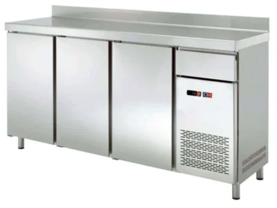 Frente Mostrador Refrigerado 4 puertas de 2542 x600 x1045h mm Con tolva para café