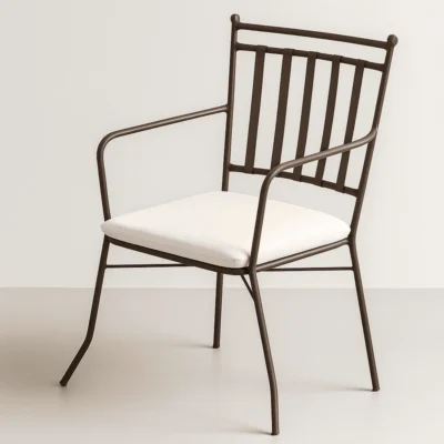 Sillón de acero con cojín blanco para terraza